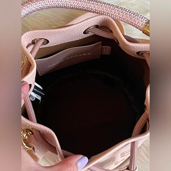 💰SOLD - H652L01PF22 - Marc Jacobs The Leather Bucket Bag - Picture 10 of 15